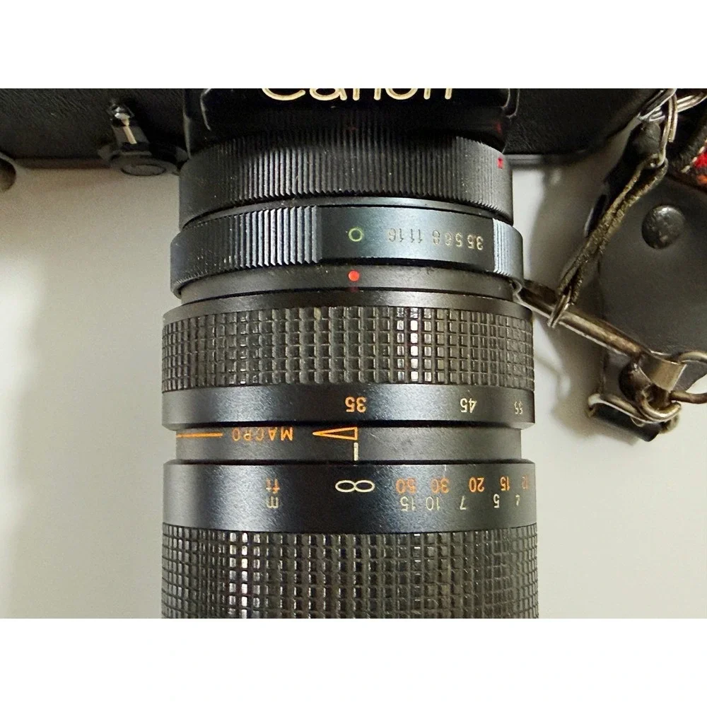 Canon EF 35mm‎ Film SLR Camera Black Vintage Macro 35-105mm Zoom Lens Strap